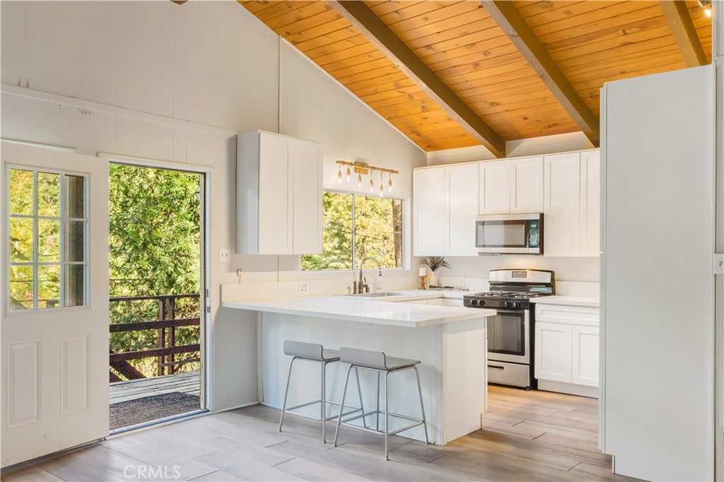 887 Arrowhead Villa Road Lake Arrowhead, CA 92352 - Photo 19 of 26