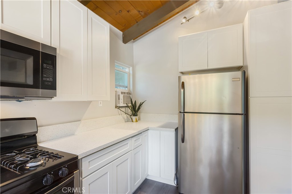 887 Arrowhead Villa Road Lake Arrowhead, CA 92352 - Photo 8 of 26