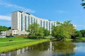 $1,890 | 10401 Grosvenor Place, Unit 1308, Rockville, MD 20852