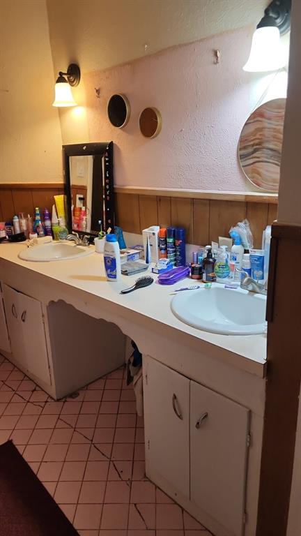 5612 Wainwright Drive Fort Worth, TX 76112 - Photo 13 of 17 a kitchen with a sink cabinets and appliances