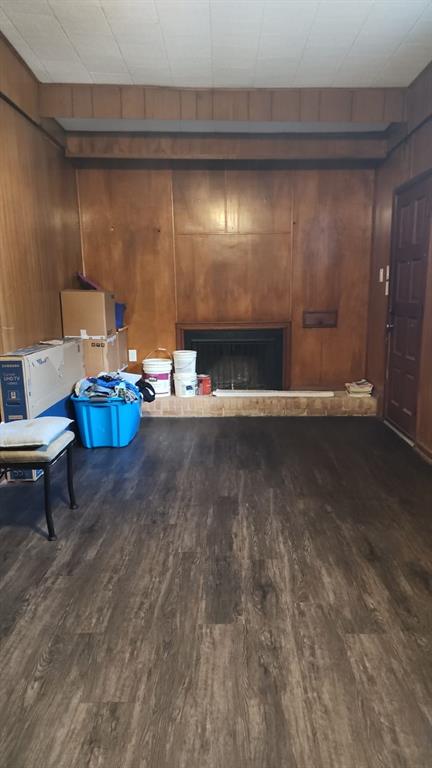 5612 Wainwright Drive Fort Worth, TX 76112 - Photo 10 of 17 a living room with couch and a table
