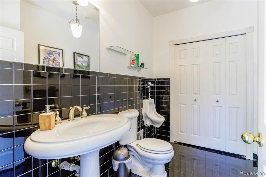 759 Shoreham Road Grosse Pointe Woods, MI 48236 - Photo 21 of 59