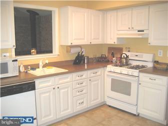 58 Longhurst Road Evesham, NJ 08053 - Photo 3 of 12 Kitchen