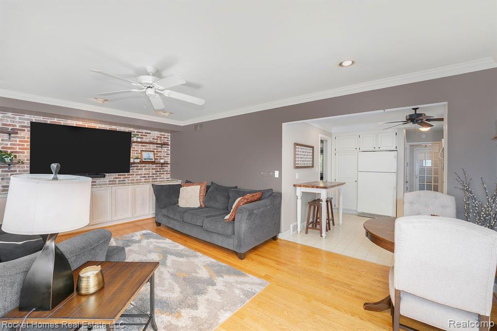 1629 Prestwick Road Grosse Pointe Woods, MI 48236 - Photo 18 of 37