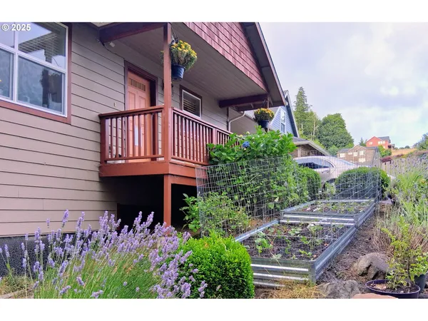 $529,000 | 1676 Southeast 3rd Street, Astoria, OR 97103