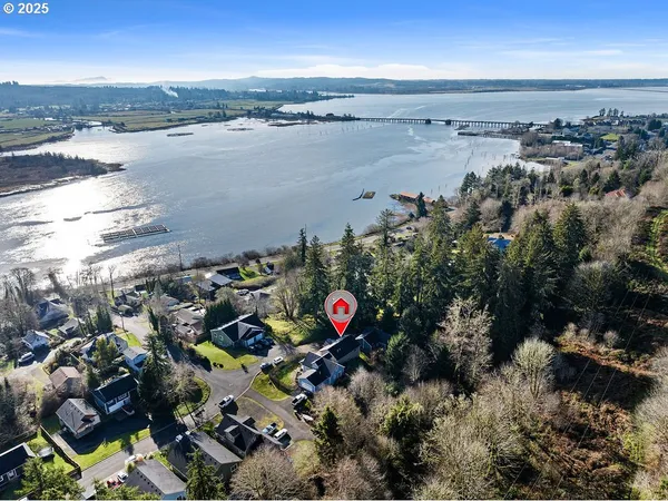 $529,000 | 1676 Southeast 3rd Street, Astoria, OR 97103