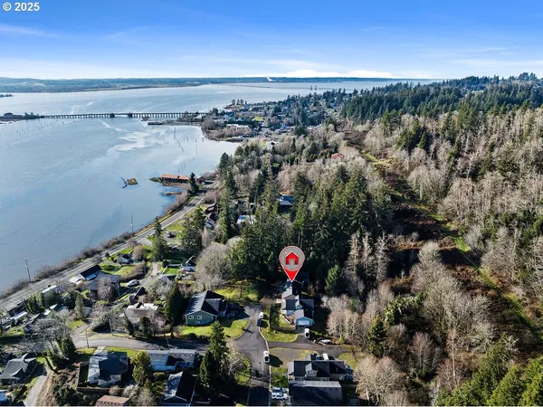 $529,000 | 1676 Southeast 3rd Street, Astoria, OR 97103