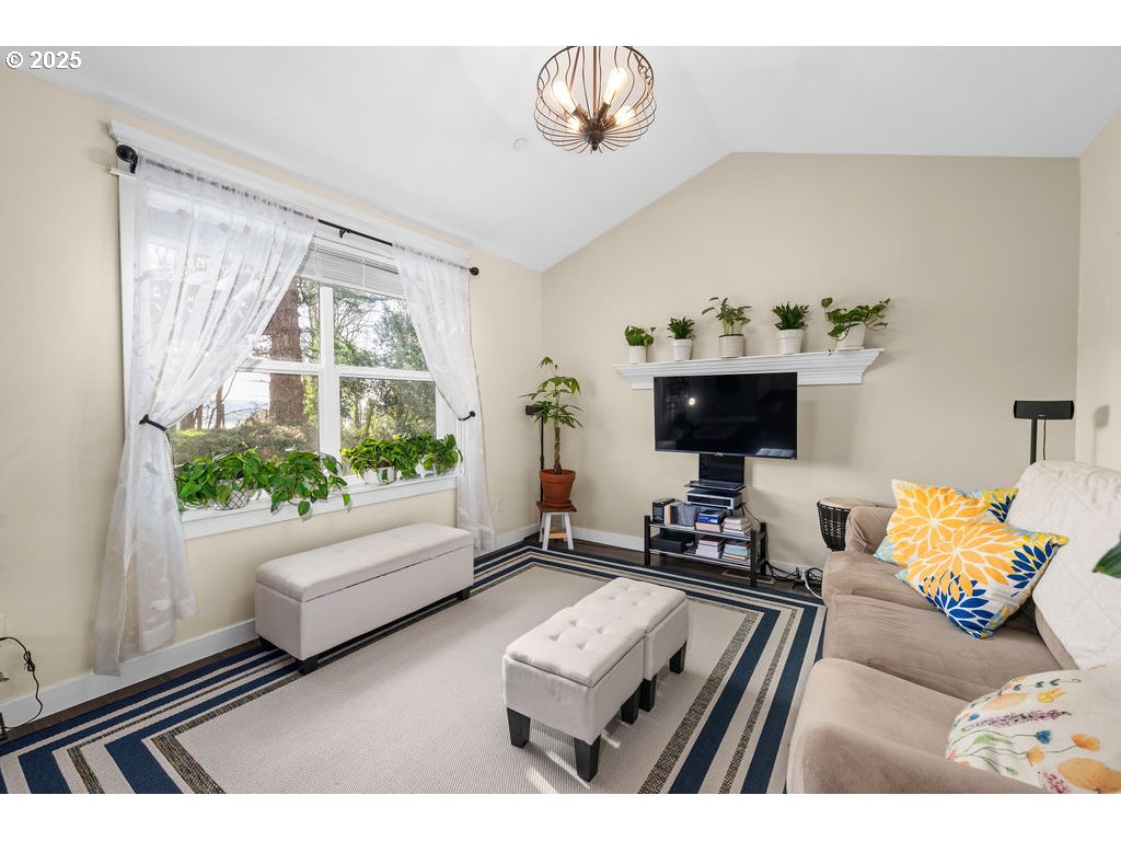 1676 Southeast 3rd Street Astoria, OR 97103 - Photo 7 of 34