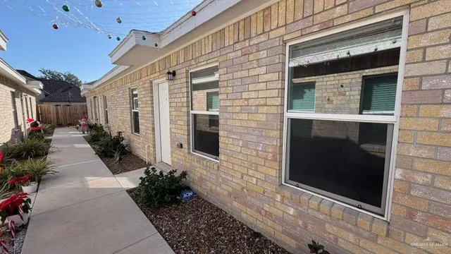 $975 | 808 Kentucky Street, Alton, TX 78573