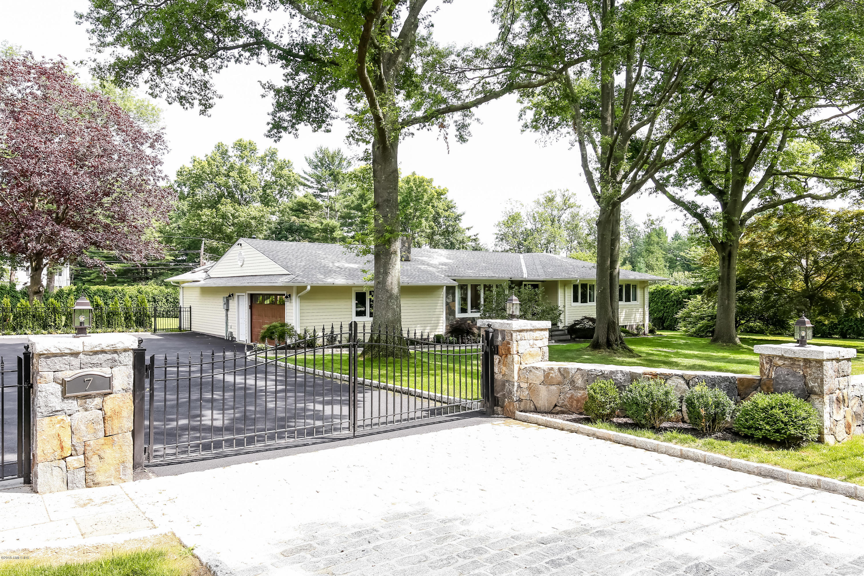 7 Hettiefred Road Greenwich, CT 06831 - Photo 1 of 35 Formal Gated Entrance
