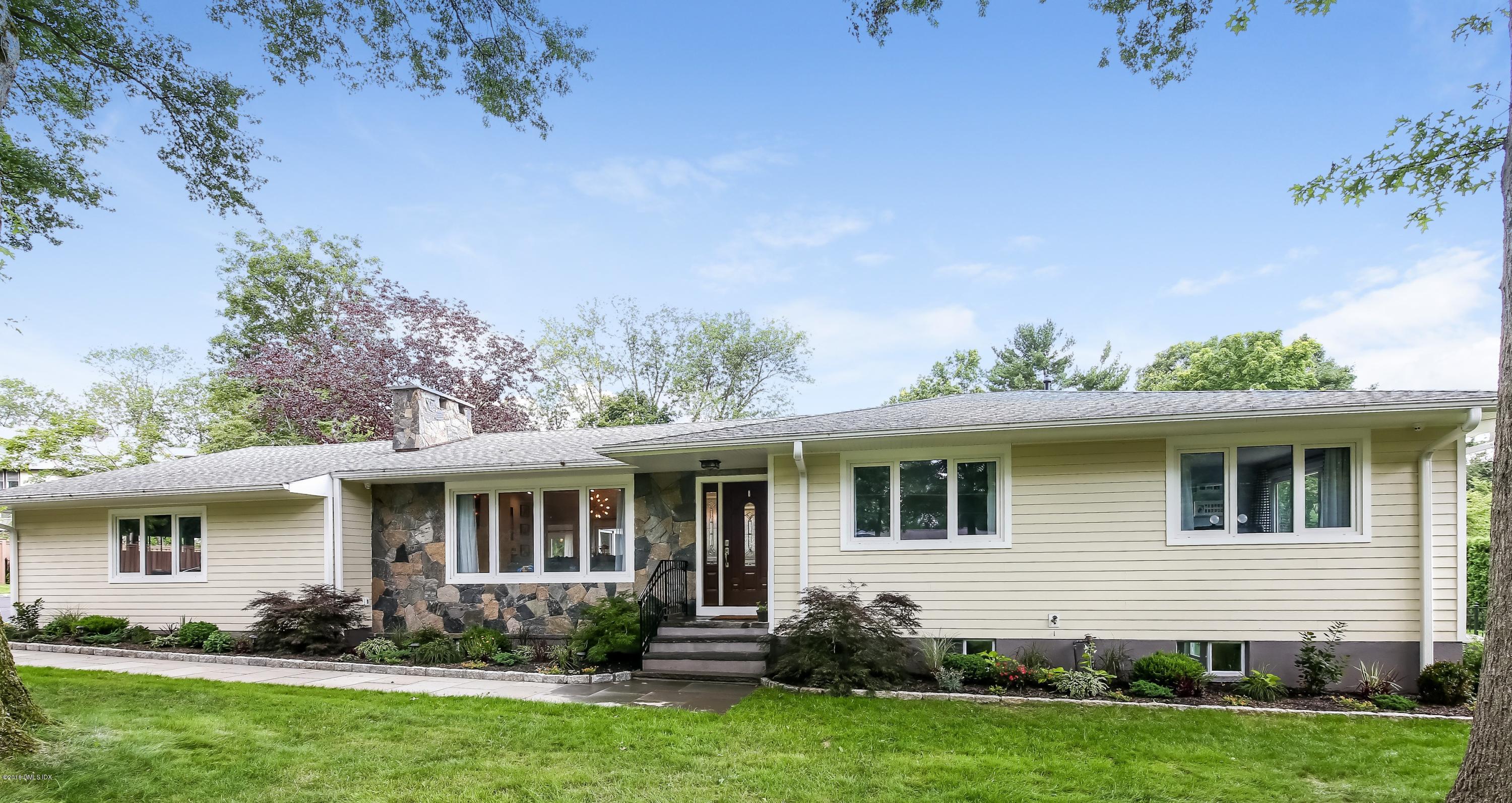 7 Hettiefred Road Greenwich, CT 06831 - Photo 2 of 35 Front View