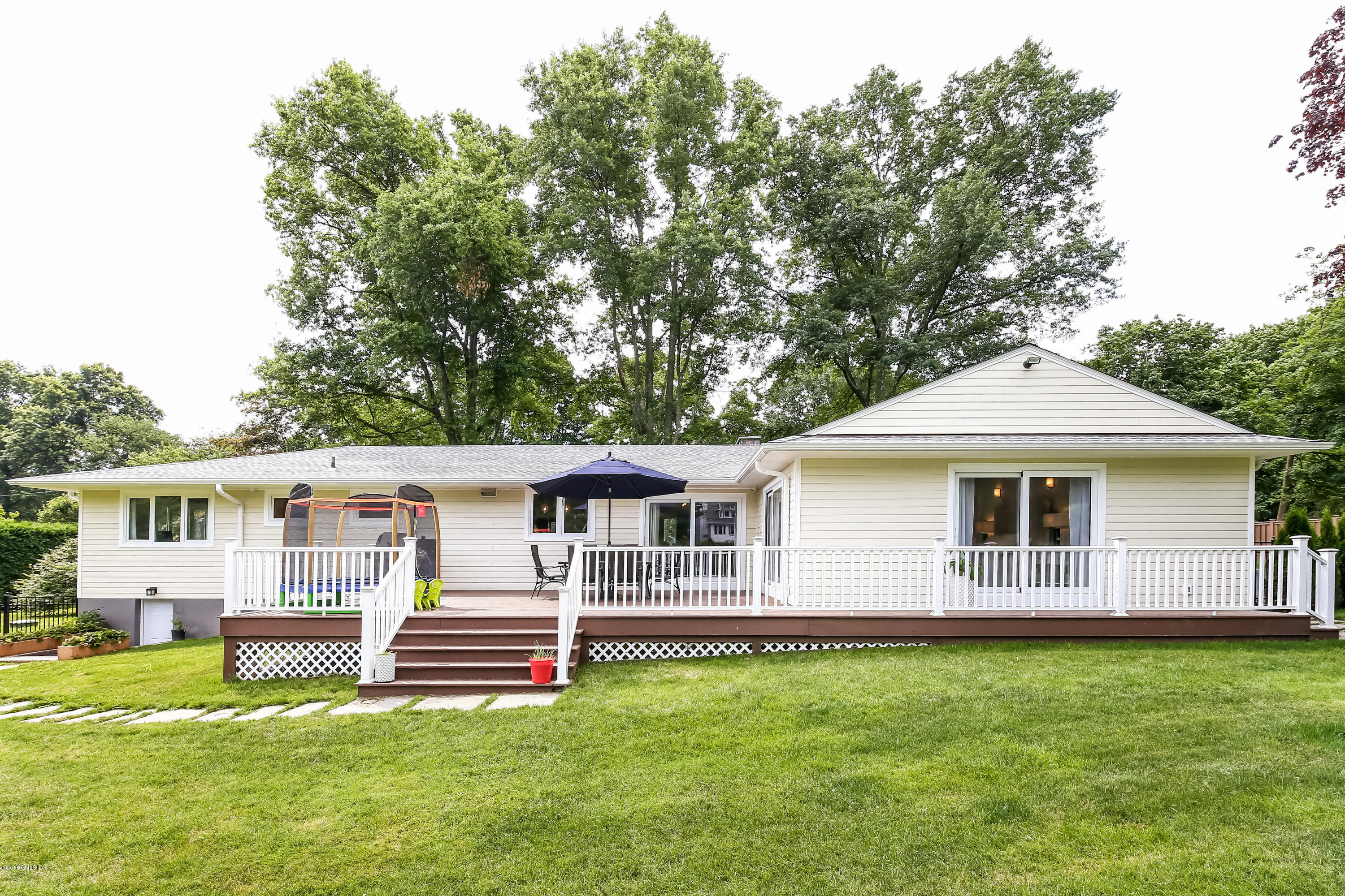 7 Hettiefred Road Greenwich, CT 06831 - Photo 33 of 35 Perfect poolsite