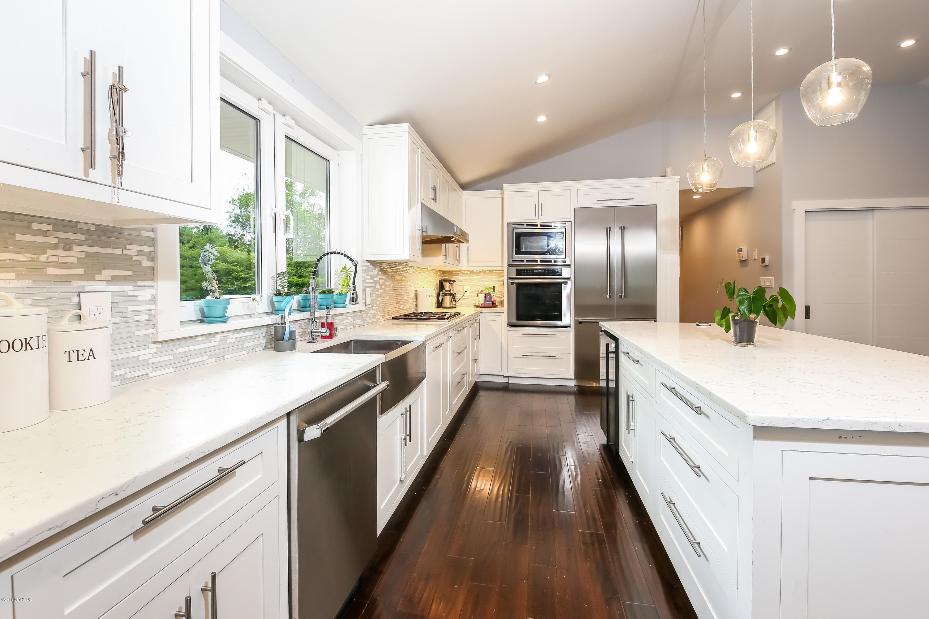 7 Hettiefred Road Greenwich, CT 06831 - Photo 10 of 35 Gourmet Kitchen
