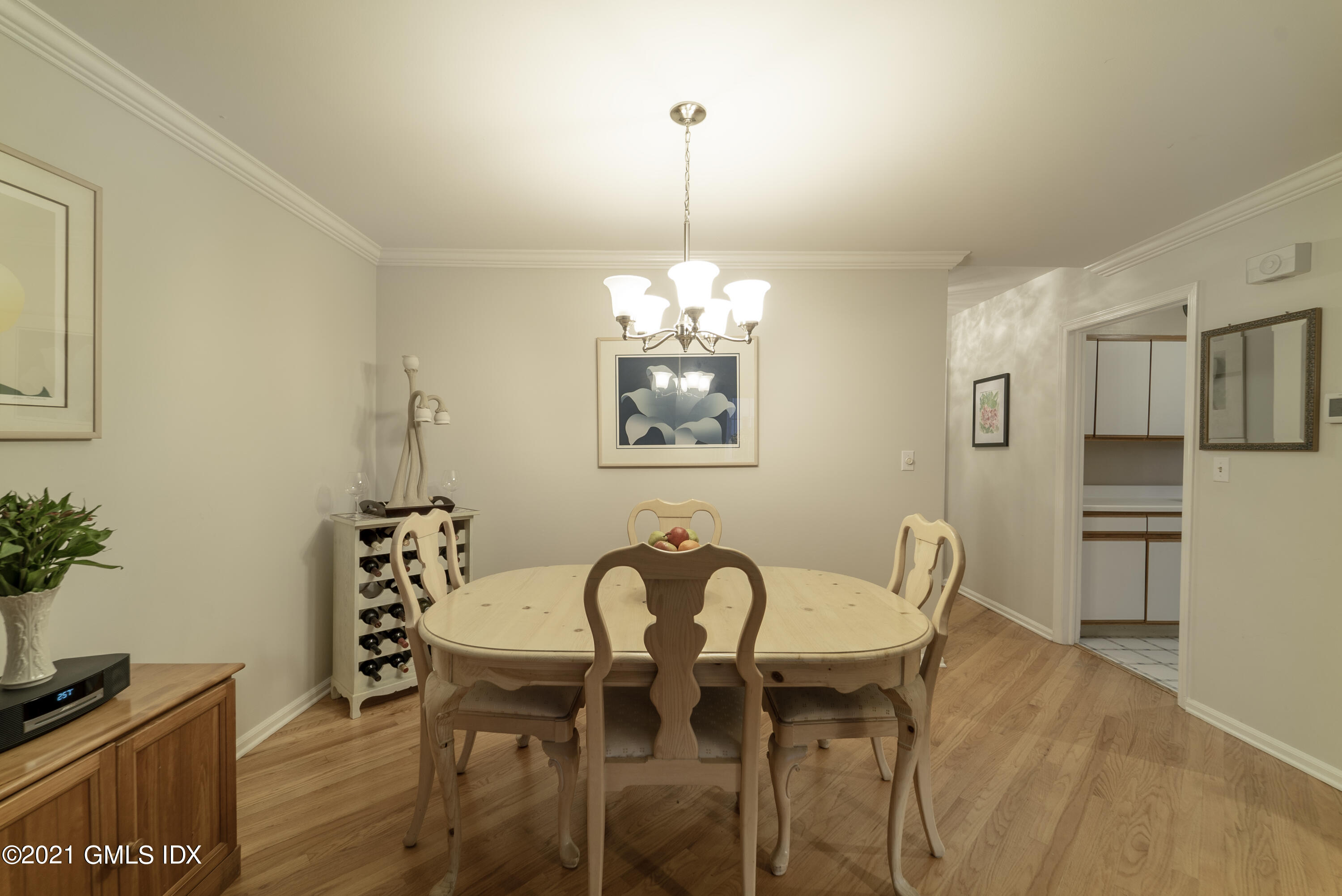 98 Valley Road, Unit 15 Cos Cob, CT 06807 - Photo 9 of 24 dining and kitchen