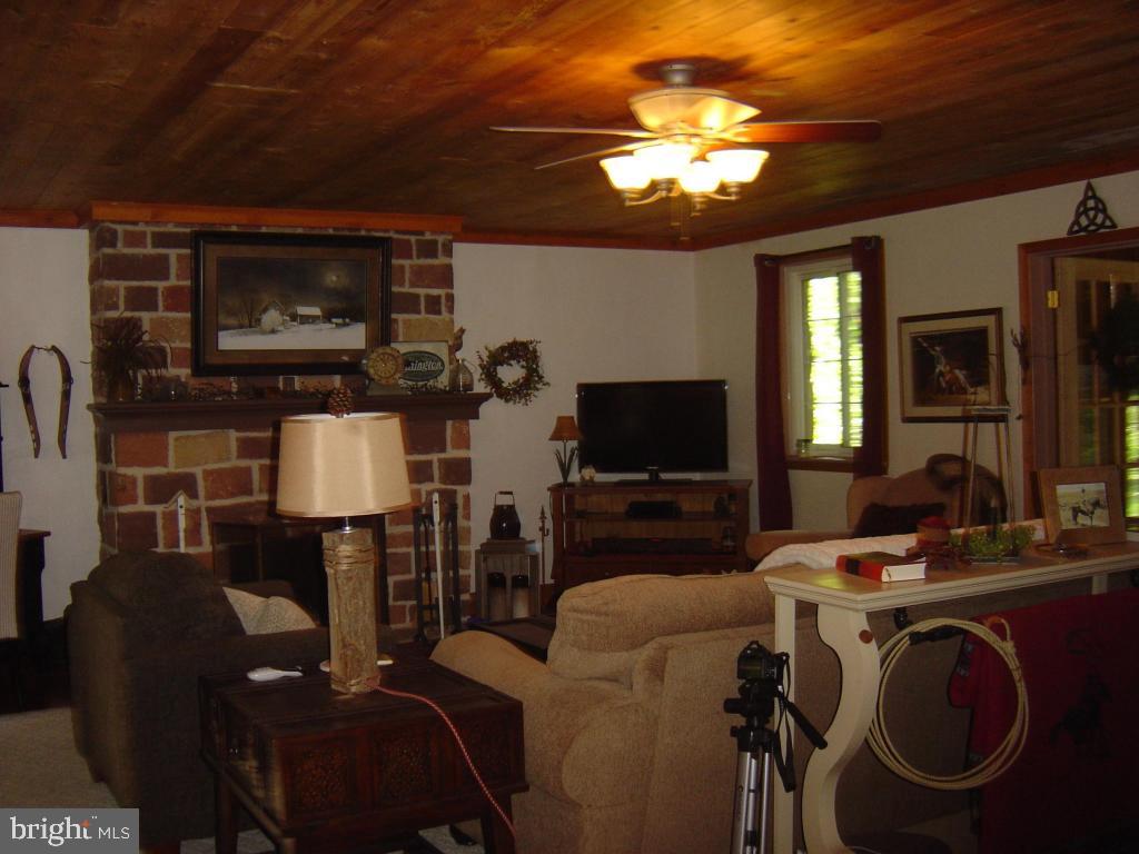1290 Seglock Road Lititz, PA 17543 - Photo 5 of 8