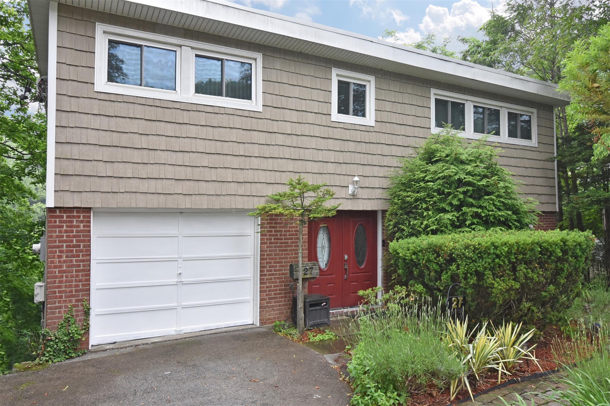 27 Temple Road Dobbs Ferry, NY 10522 - Photo 1 of 1 27 Temple Rd - Four Bedroom Hilltop Contemporary
