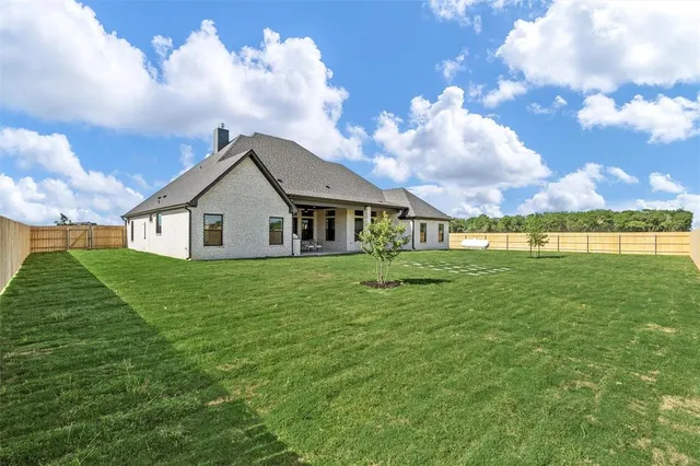 a view of a house with a big yard