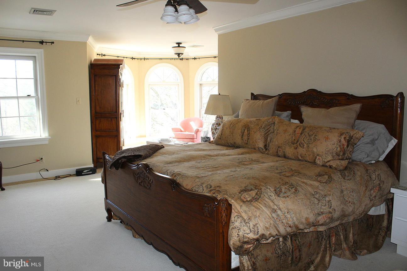 20150 Woodtrail Road Round Hill, VA 20141 - Photo 14 of 23 Bedroom