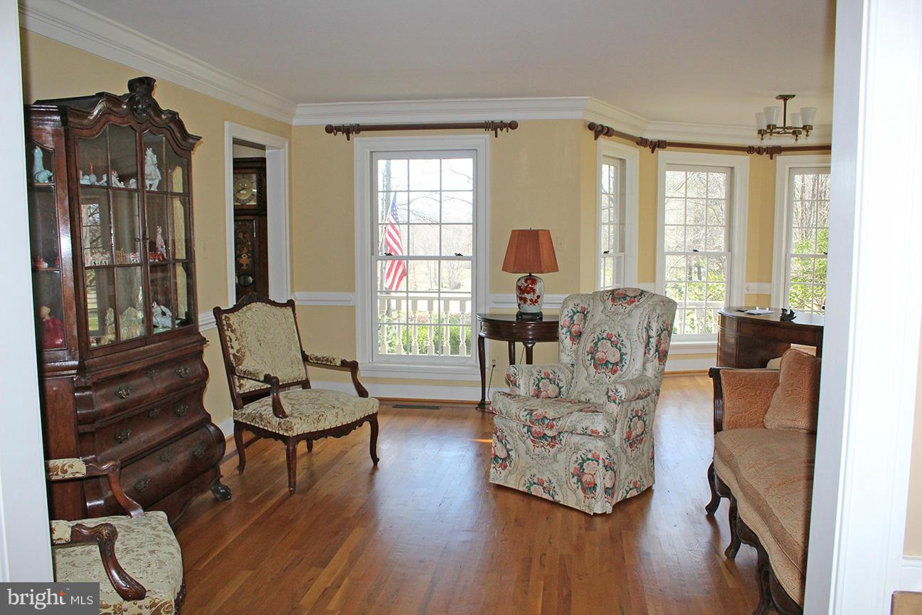 20150 Woodtrail Road Round Hill, VA 20141 - Photo 3 of 23 Living Room