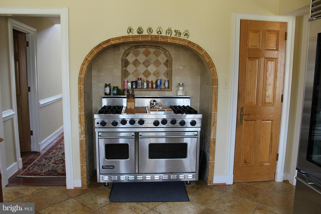 20150 Woodtrail Road Round Hill, VA 20141 - Photo 7 of 23 Kitchen