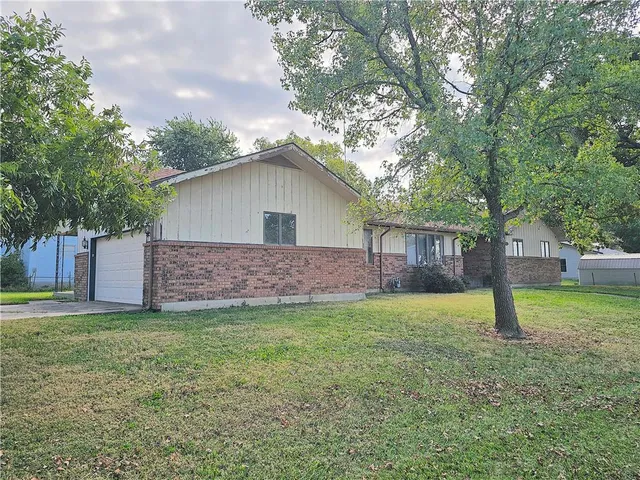 $185,000 | 501 South Pine Street, Colony, KS 66015