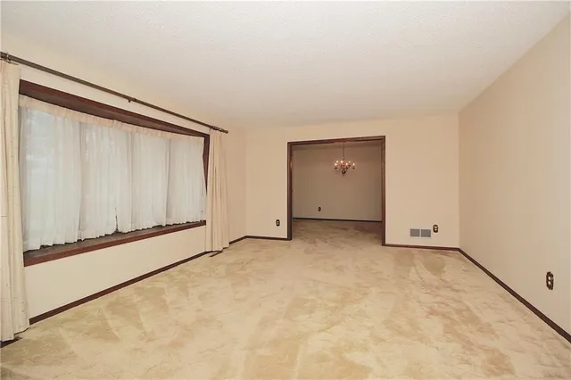 $185,000 | 501 South Pine Street, Colony, KS 66015