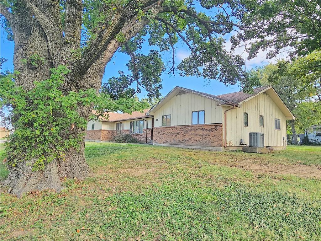 501 South Pine Street Colony, KS 66015 - Photo 2 of 26