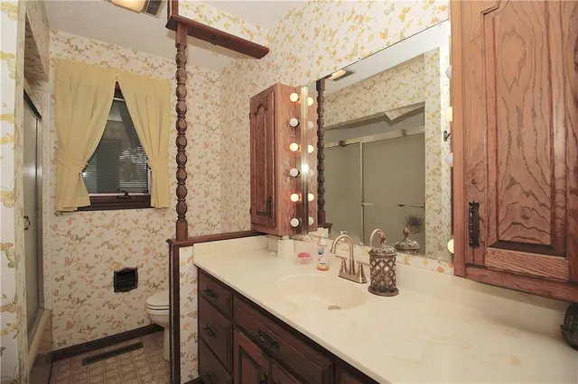 $185,000 | 501 South Pine Street, Colony, KS 66015