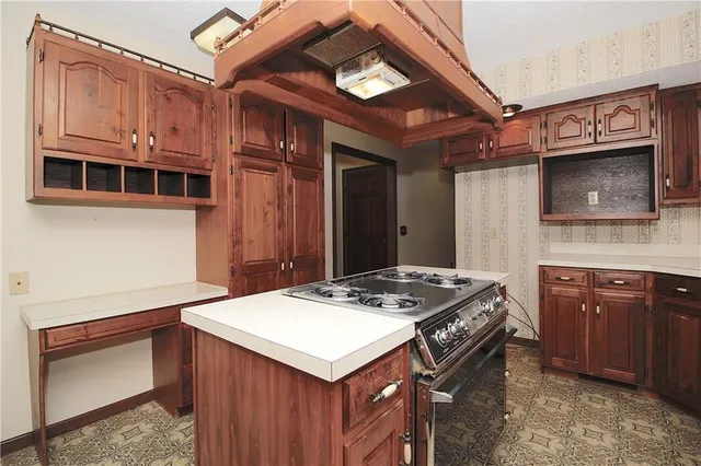 $185,000 | 501 South Pine Street, Colony, KS 66015