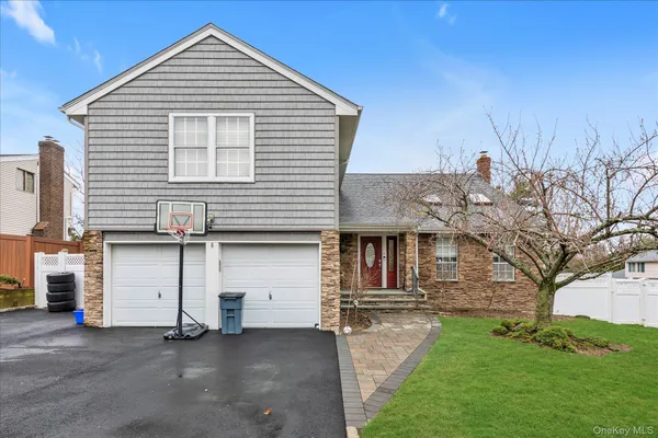 $6,000 | 8 Branding Iron Lane, Glen Cove, NY 11542