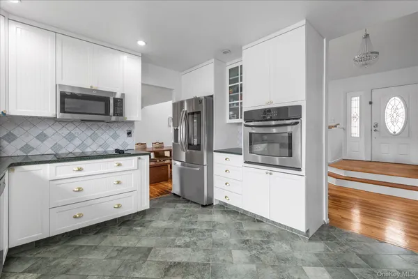 $6,000 | 8 Branding Iron Lane, Glen Cove, NY 11542