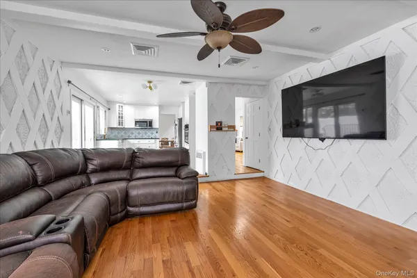 $6,000 | 8 Branding Iron Lane, Glen Cove, NY 11542