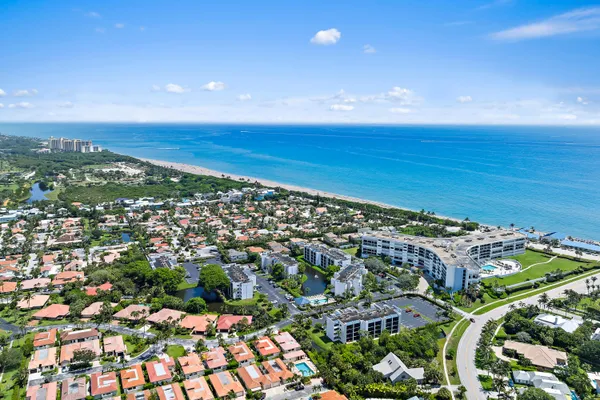 $1,975 | 1605 Highway 1, Unit B302, Jupiter, FL 33477