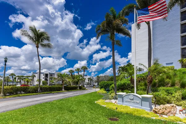 $1,975 | 1605 Highway 1, Unit B302, Jupiter, FL 33477