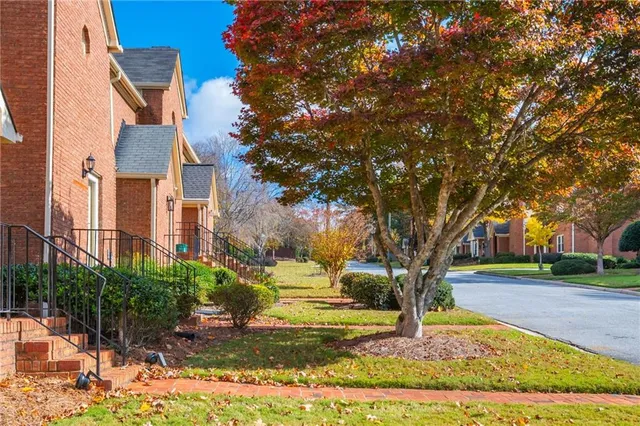 $349,900 | 2640 Holcomb Springs Drive, Alpharetta, GA 30022