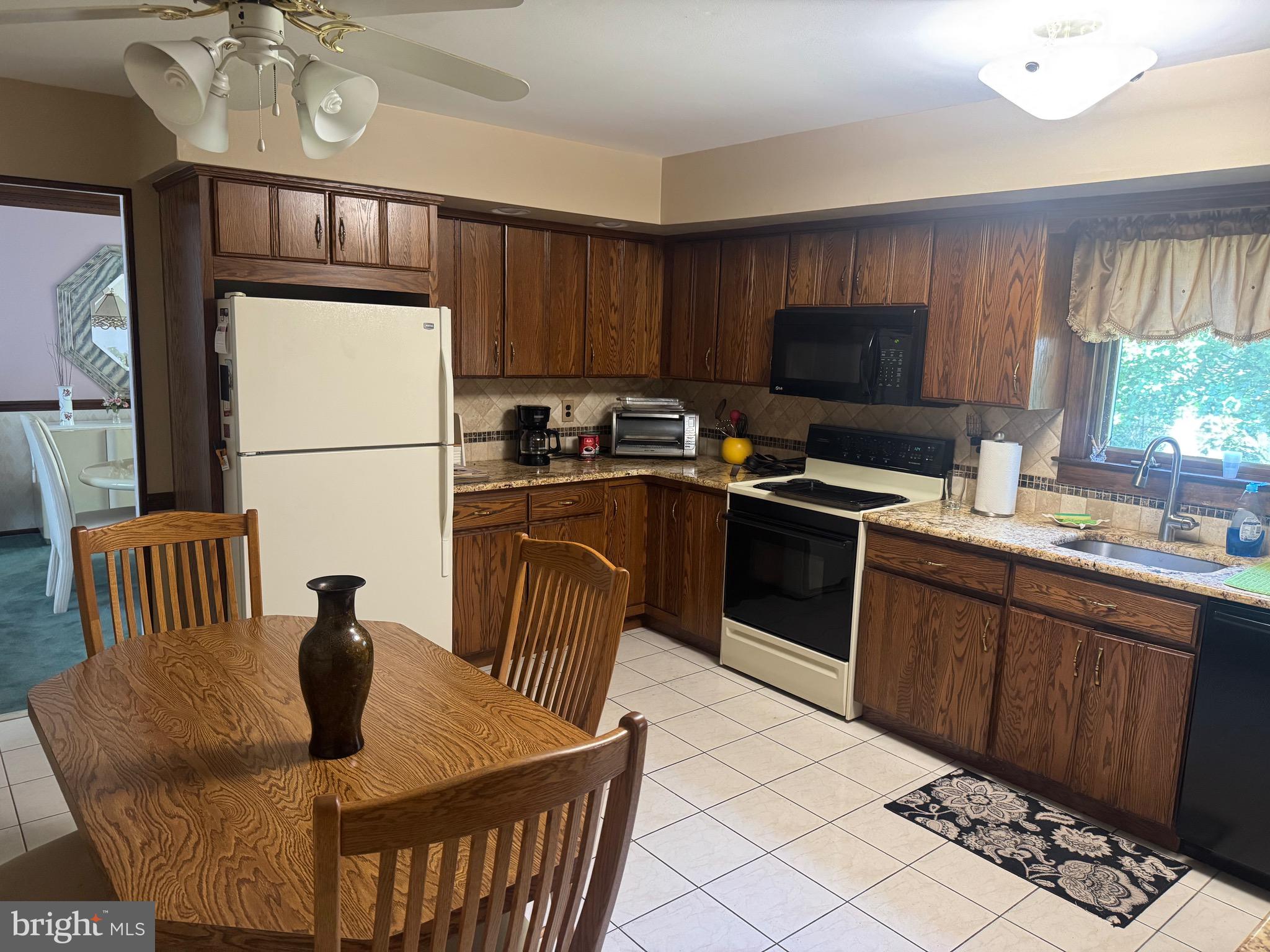 21 Stratton Drive Hamilton, NJ 08690 - Photo 10 of 27 Gallery Image 10