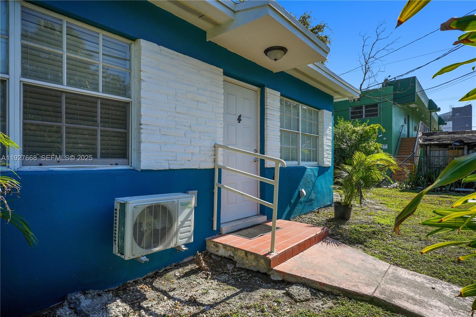 601 Southwest 6th Avenue Miami, FL 33130 - Photo 14 of 20 a backyard of a house with seating space