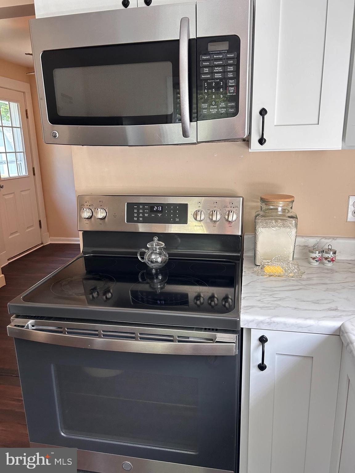 118 Fischer Road Grasonville, MD 21638 - Photo 10 of 37 Microwave & Stove
