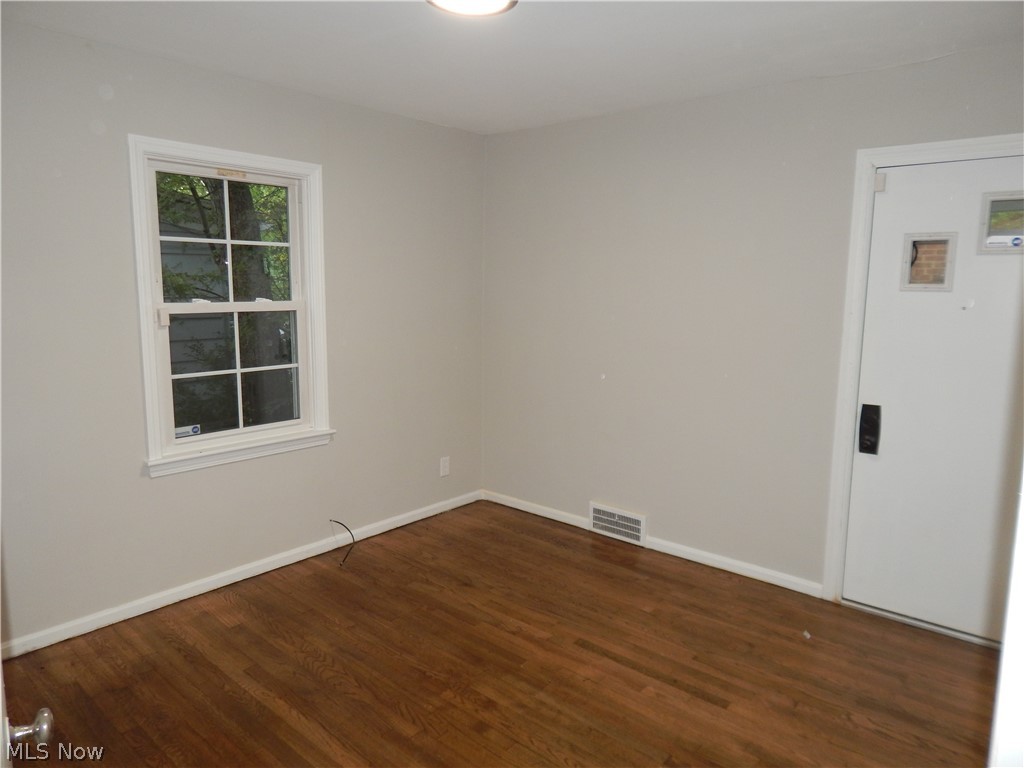 3527 Cummings Road Cleveland, OH 44118 - Photo 14 of 25