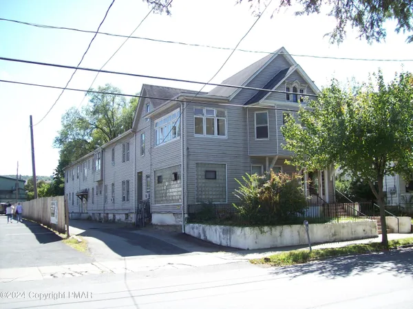 $1,170 | 519 Sarah Street, Unit # 11, Stroudsburg, PA 18360