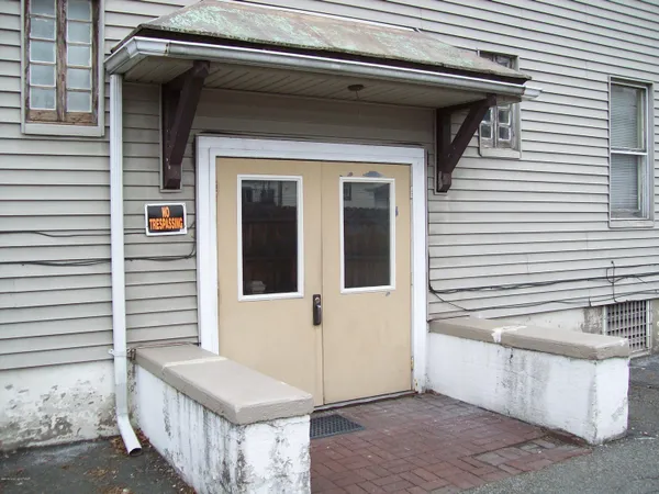 $1,170 | 519 Sarah Street, Unit # 11, Stroudsburg, PA 18360