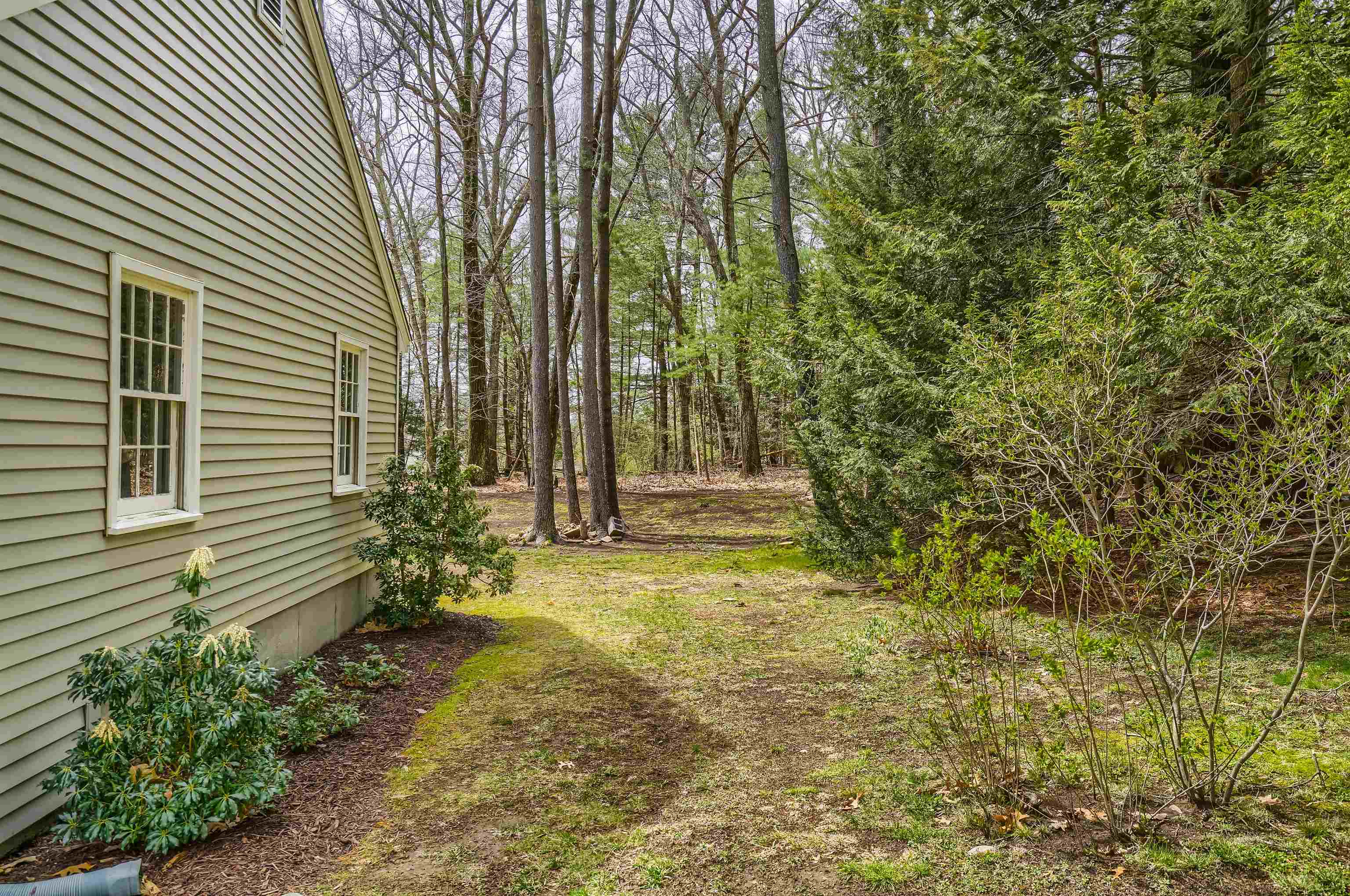 7 Whitman Road Nashua, NH 03062 - Photo 23 of 36