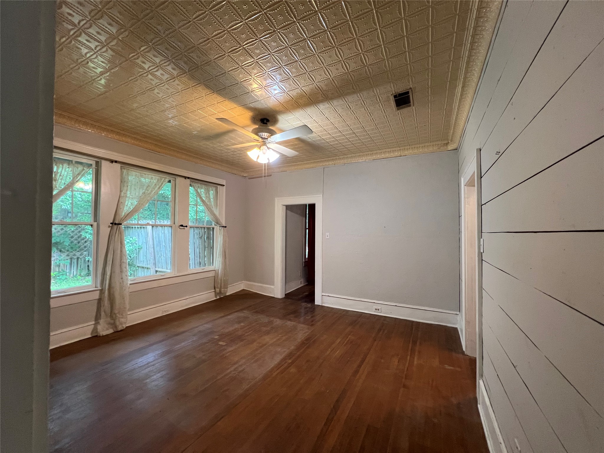 1016 North 3rd Street Temple, TX 76501 - Photo 14 of 29 Notice the ceilings!