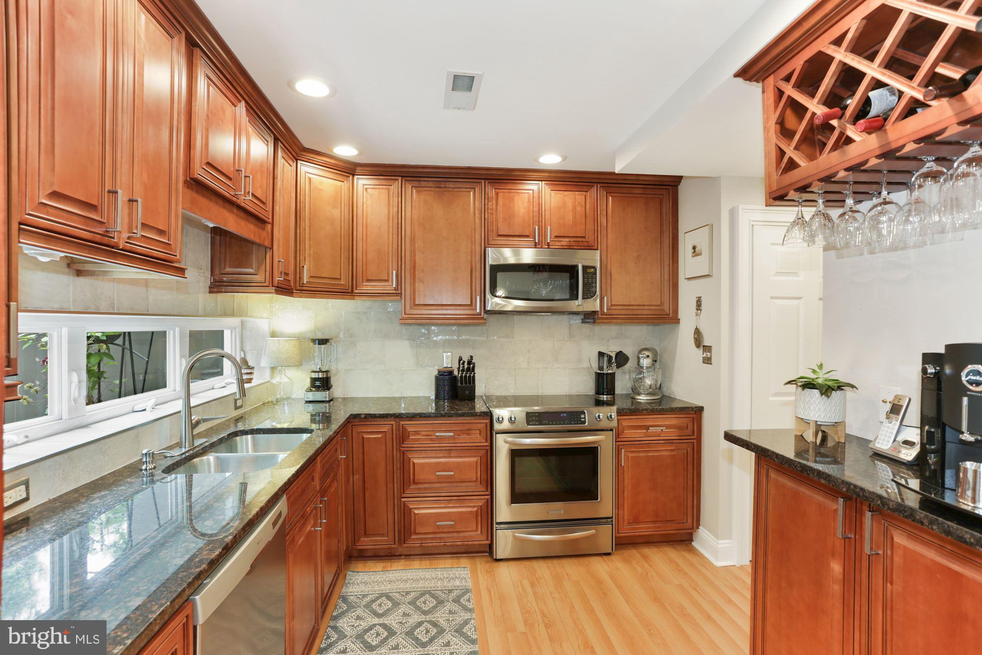11178 Forest Edge Drive Reston, VA 20190 - Photo 14 of 31 Kitchen