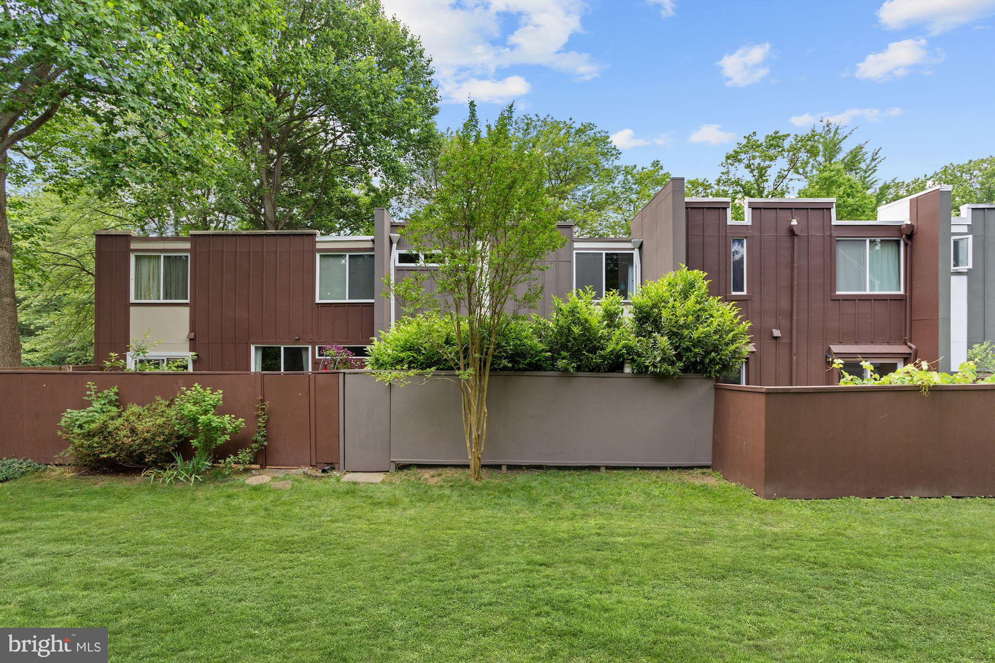 11178 Forest Edge Drive Reston, VA 20190 - Photo 29 of 31 Exterior - Rear
