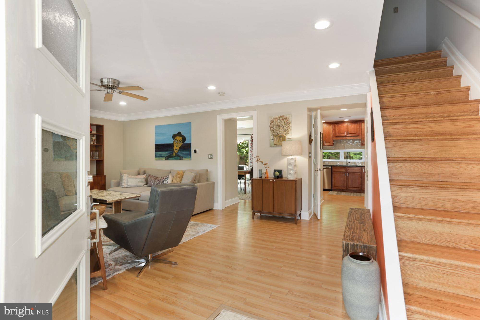 11178 Forest Edge Drive Reston, VA 20190 - Photo 5 of 31 Foyer