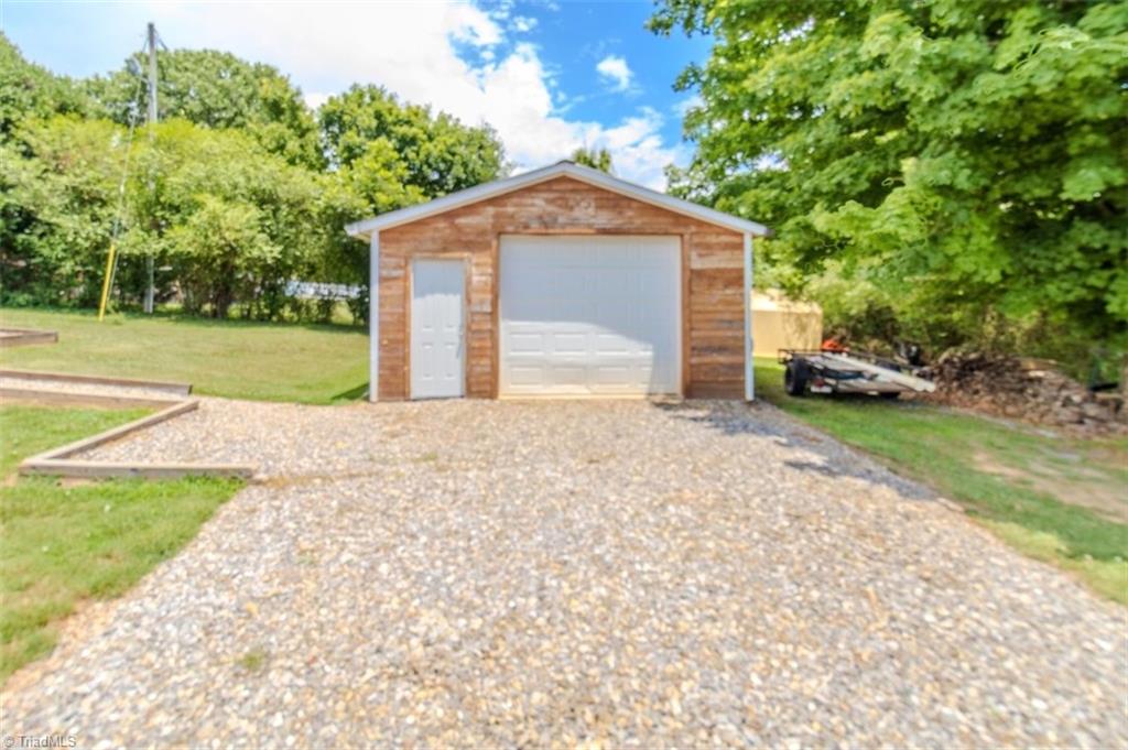 211 Parsons Road Wilkesboro, NC 28697 - Photo 9 of 48
