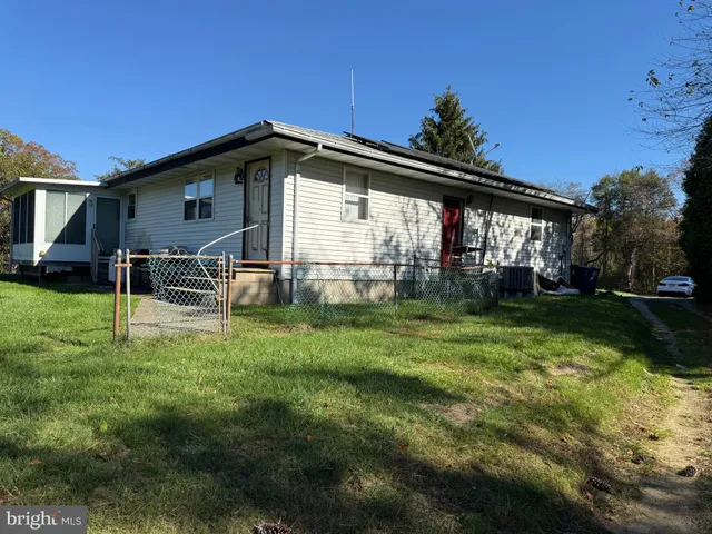a view of a house with a backyard