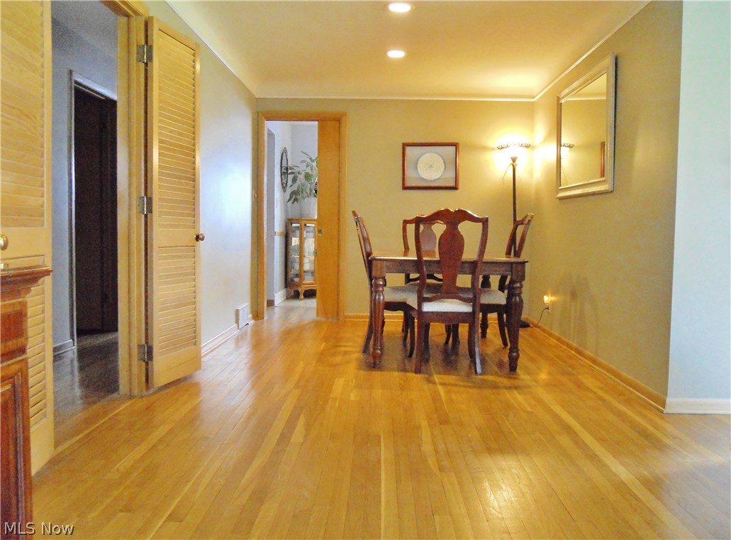 4837 Fairlawn Road Cleveland, OH 44124 - Photo 4 of 32 Gallery Image 4