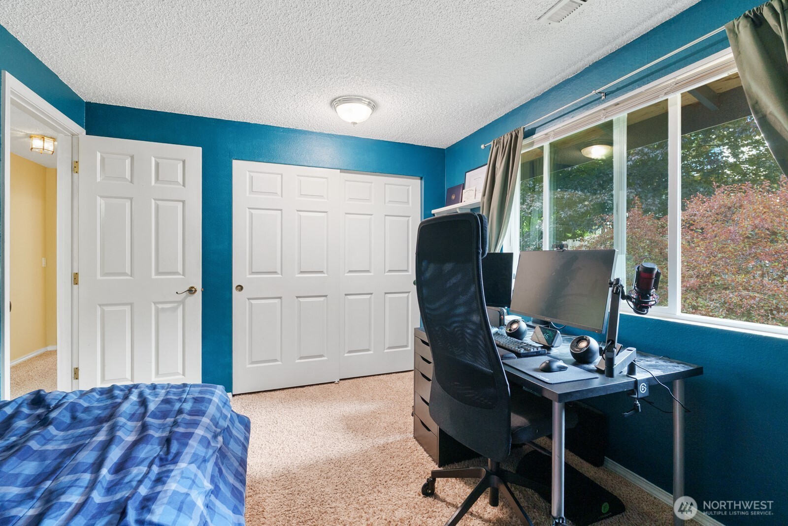 32738 6th Avenue Southwest Federal Way, WA 98023 - Photo 27 of 40 a workspace with furniture and window